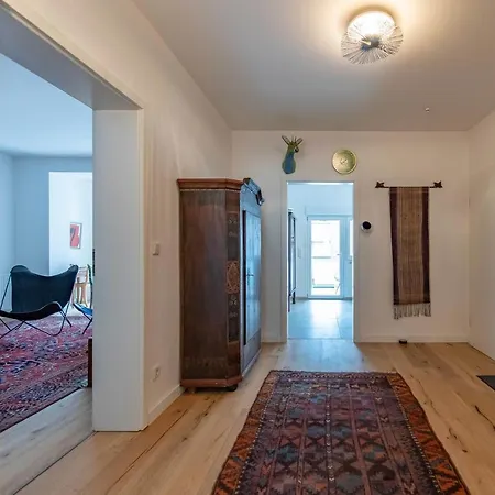 Helle Grosse Wohnung Mit Schnellem Internet Daire *