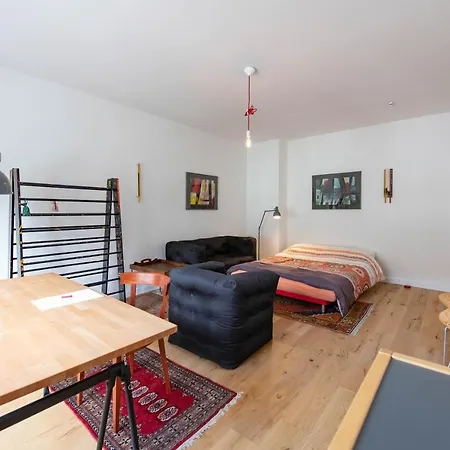 Helle Grosse Wohnung Mit Schnellem Internet Daire *